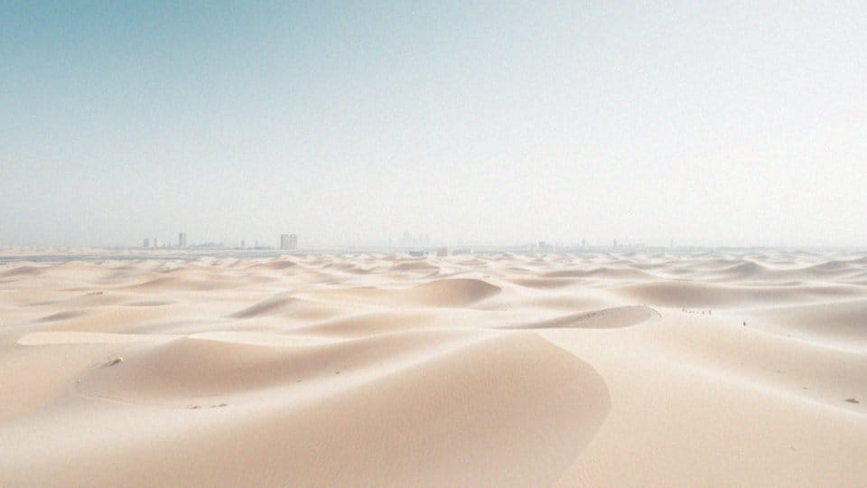 Jaką powierzchnię zajmuje Abu Zabi w Zjednoczonych Emiratach Arabskich?