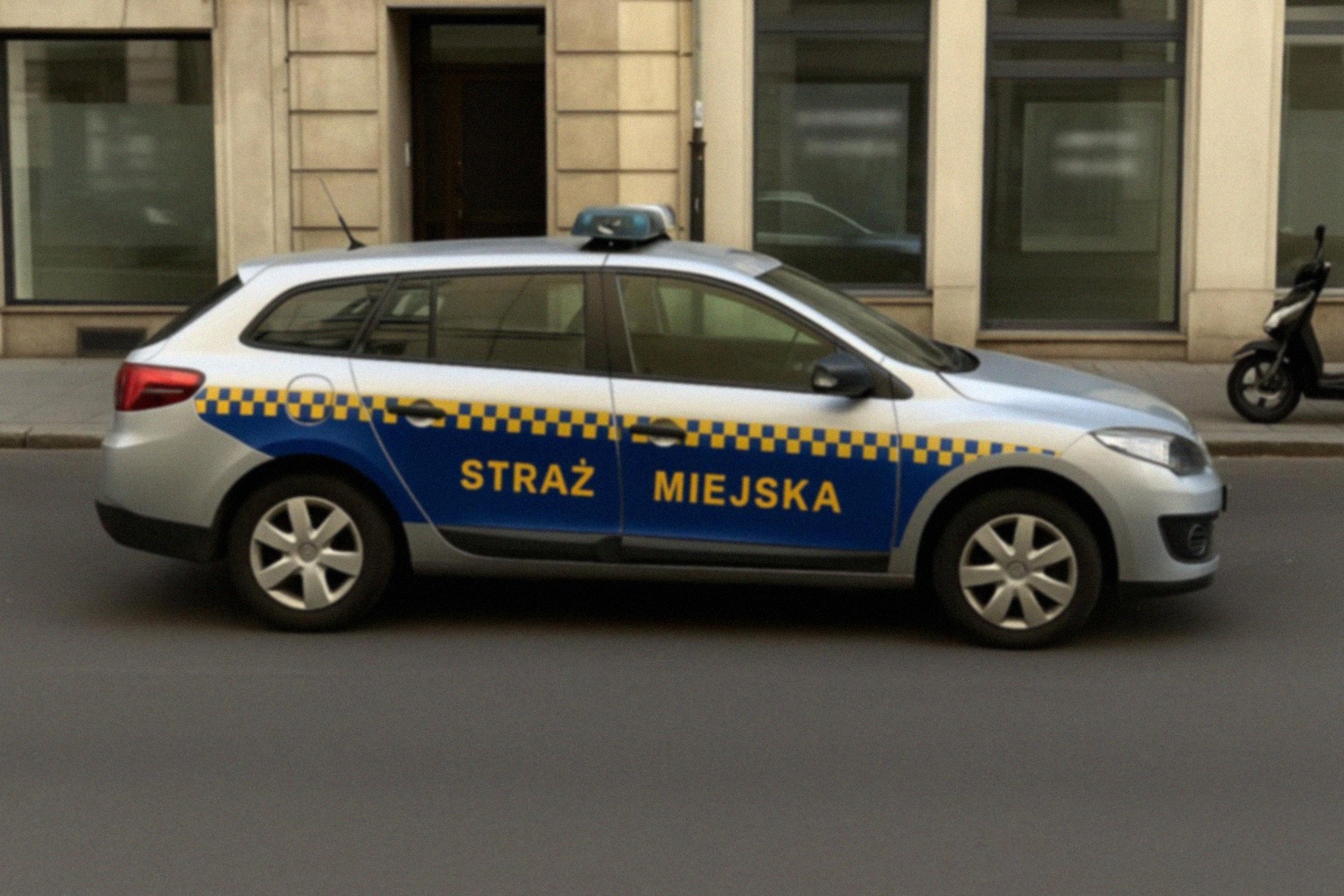 Uczniowie z SP 6 odwiedzili Straż Miejską w Jeleniej Górze
